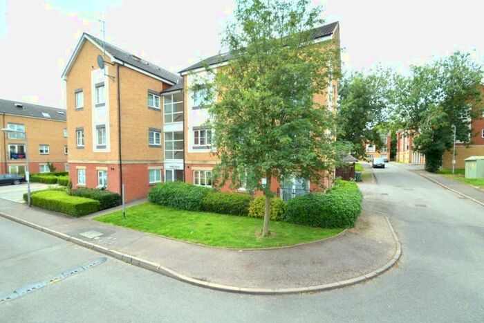 3 Bedroom Flat To Rent In Poppy Fields, Kettering, Northamptonshire, NN16