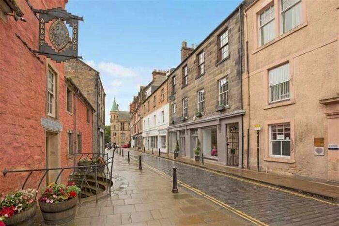 2 Bedroom Flat To Rent In Maygate, Dunfermline, Fife, KY12