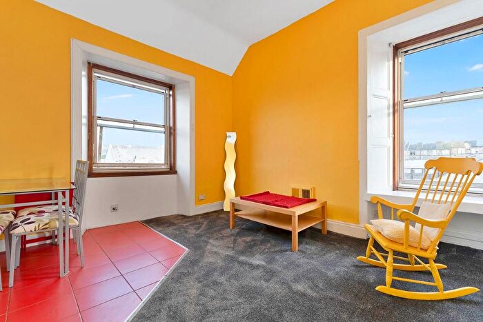 3 Bedroom Flat To Rent In Albert Place, Edinburgh, EH7