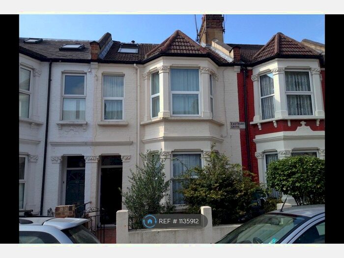 2 Bedroom Flat To Rent In Eastbury Grove, Chiswick, W4