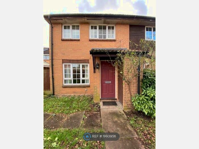 3 Bedroom Semi-Detached House To Rent In Pippins Close, West Drayton, UB7