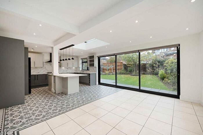 4 Bedroom Semi Detached House To Rent In Walmington Fold, Finchley, N12