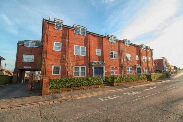 2 Bedroom Flat To Rent In Salisbury Road, Blandford Forum, DT11