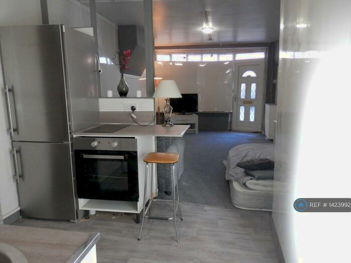 Studio To Rent In Newcastle Under Lyme, Newcastle Under Lyme, ST5