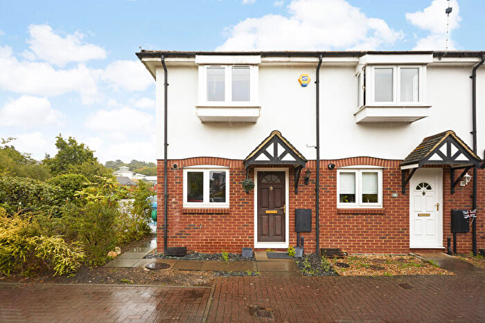 2 Bedroom House To Rent In Eyston Drive, Weybridge, KT13