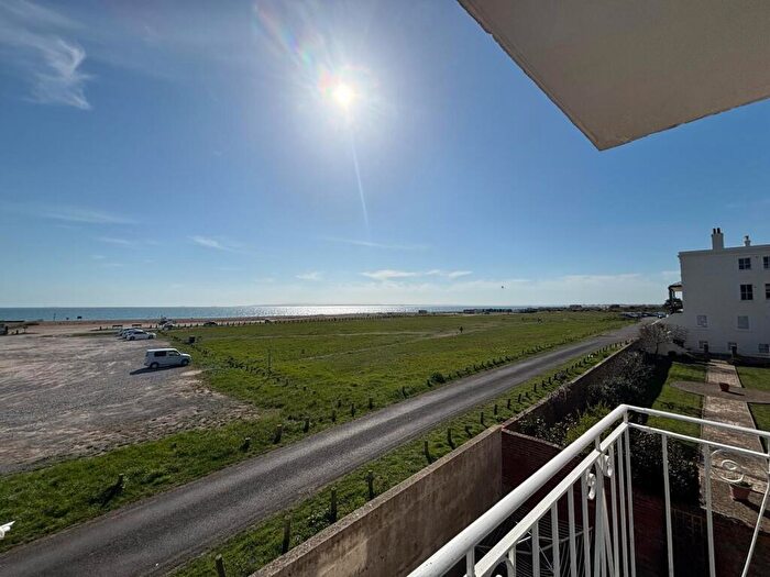 2 Bedroom Flat To Rent In Sea Front, Hayling Island, PO11