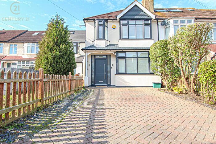 3 Bedroom End Of Terrace House To Rent In Ardrossan Gardens, Worcester Park, KT4