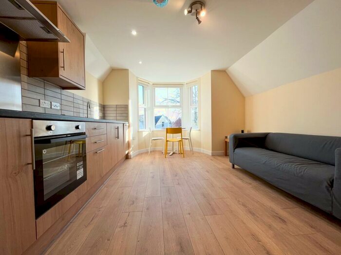 2 Bedroom Flat To Rent In Richmond Road, Roath, CF24