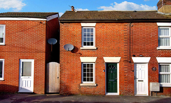 2 Bedroom End Of Terrace House To Rent In Osborne Road, Southampton, SO40