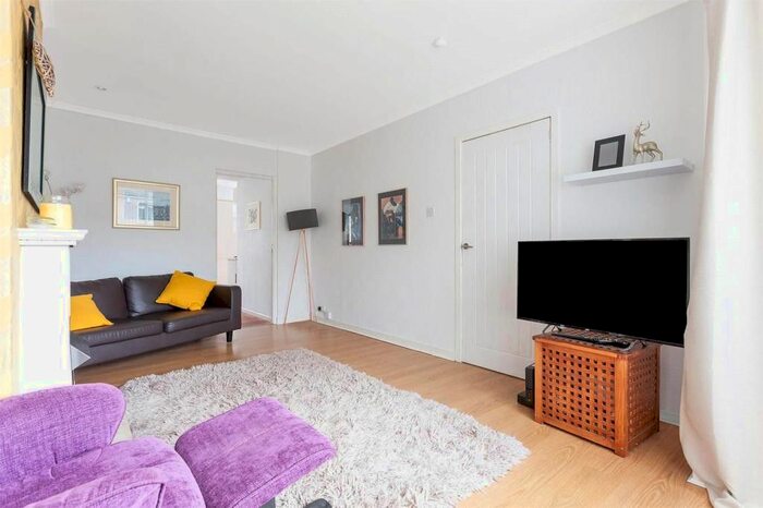 3 Bedroom End Of Terrace House To Rent In Purley Way, Croydon, Surrey, CR0