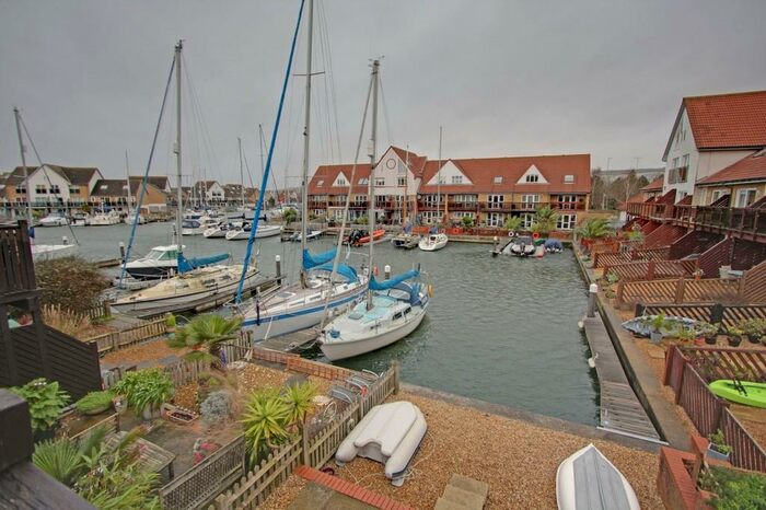 3 Bedroom Town House To Rent In Coverack Way, Port Solent, PO6