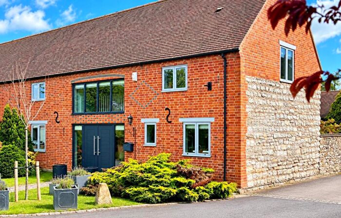 4 Bedroom Barn Conversion For Sale In Owlets End, Bidford-On-Avon, Alcester, B50