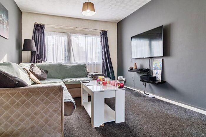 1 Bedroom Flat For Sale In Northdown Road, Hatfield, AL10