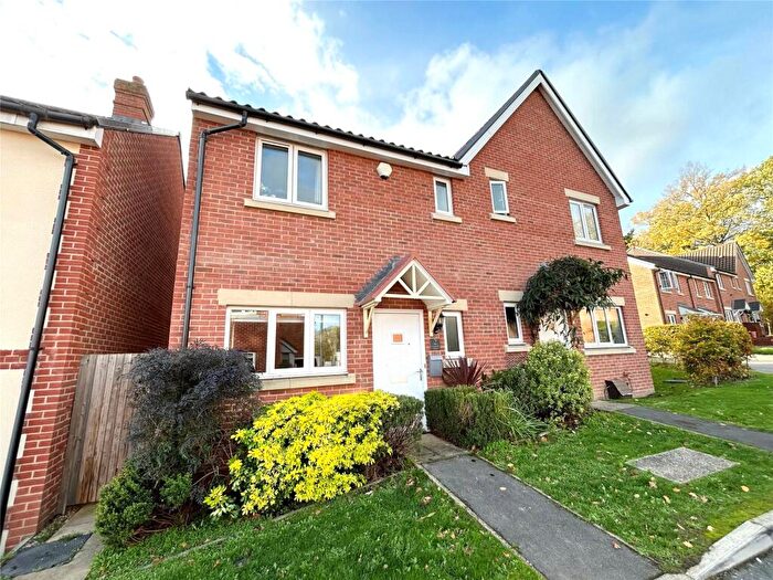 3 Bedroom Semi Detached House For Sale In Hampshire Close, Wokingham, Berkshire, RG41