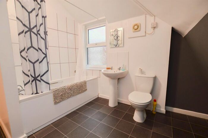 2 Bedroom Semi-Detached House To Rent In Roselands Avenue, Eastbourne, BN22