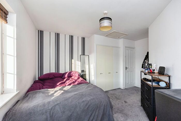 1 Bedroom Flat For Sale In Holt Close, Singleton, Ashford, TN23