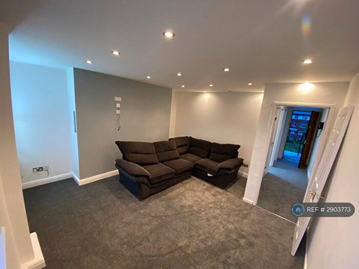 2 Bedroom Flat To Rent In Redmires Court, Salford, M5