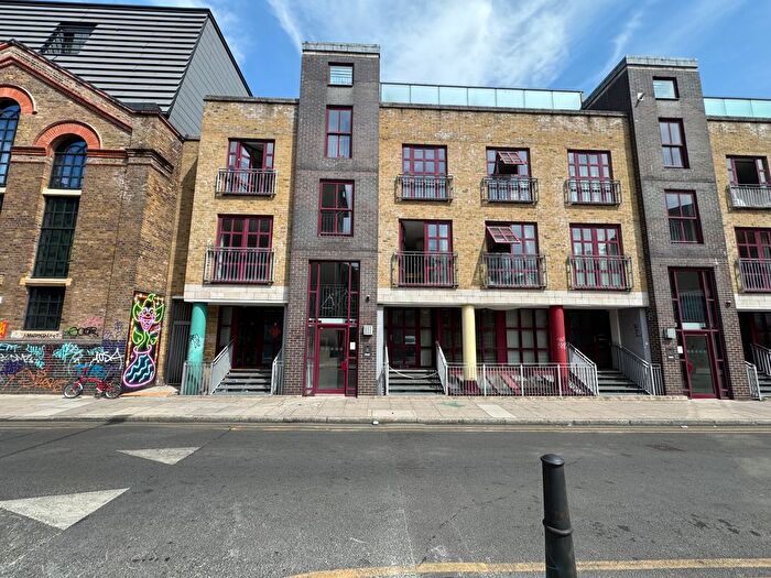 2 Bedroom Flat To Rent In Quaker Street, Hackney, E1