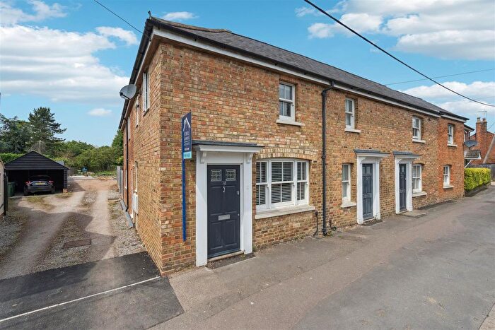 4 Bedroom Semi-Detached House For Sale In High Street South, Stewkley, Buckinghamshire, LU7