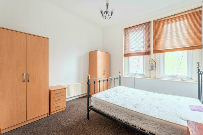 2 Bedroom Flat For Sale In West End Lane, West Hampstead, London, NW6