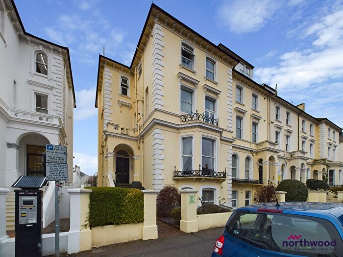 2 Bedroom Flat To Rent In Hyde Gardens, Town Centre, Eastbourne, BN21