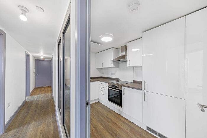3 Bedroom Apartment To Rent In Willow House, L21