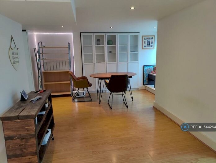 2 Bedroom Flat To Rent In Building, London, SE18