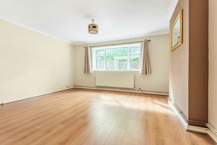 2 Bedroom Maisonette To Rent In Surbiton, Surrey, KT6
