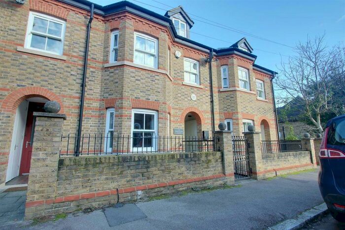 4 Bedroom Town House To Rent In Torrington Road, Berkhamsted, HP4