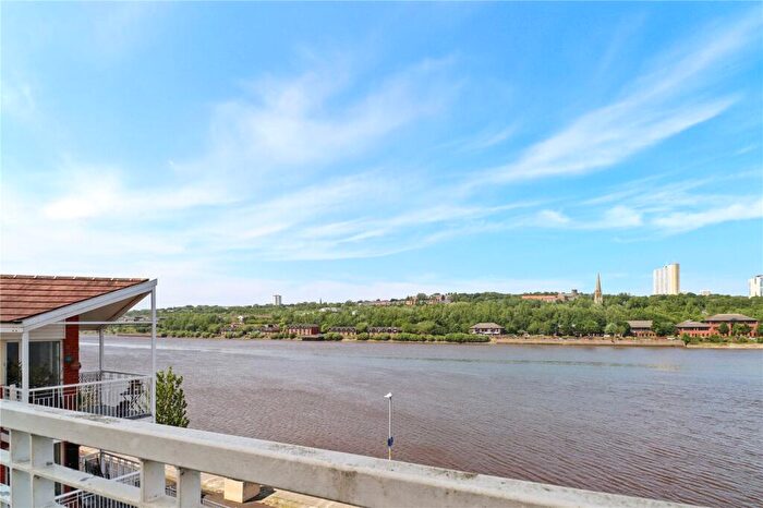 2 Bedroom Flat For Sale In Kingfisher Court, Dunston, Gateshead, NE11