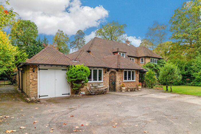 5 Bedroom Detached House For Sale In Grange Gardens Farnham Common, South Buckinghamshire, SL2