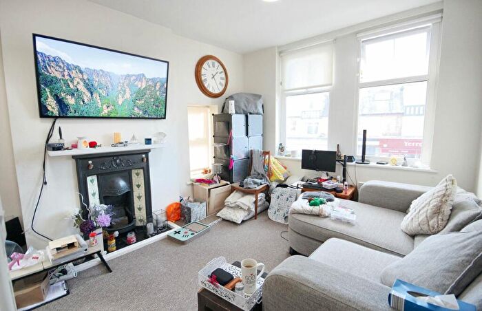 1 Bedroom Flat For Sale In B Broad Street, Chesham, Buckinghamshire, HP5