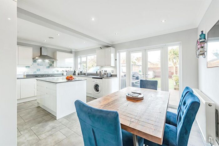 4 Bedroom Semi-Detached House For Sale In Oak Close, Copthorne, Crawley, RH10