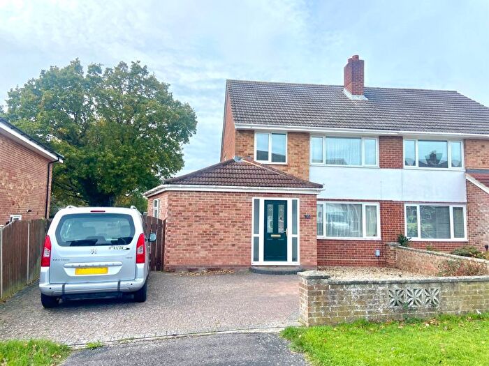 4 Bedroom Semi Detached House For Sale In Beaumont Rise, Fareham, PO15