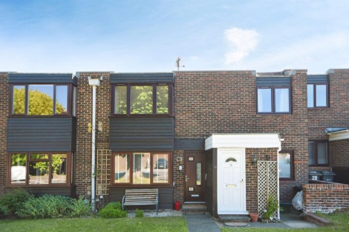 2 Bedroom Maisonette For Sale In Wood Dale, Great Baddow, Chelmsford, CM2