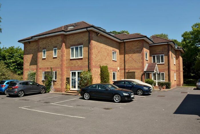 1 Bedroom Flat To Rent In Ronald Court, Oakwood Road, Bricket Wood, AL2