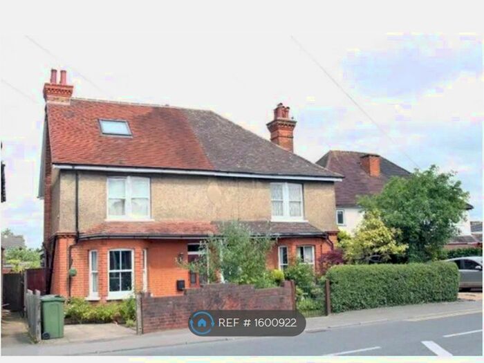 4 Bedroom Semi-Detached House To Rent In Worplesdon Road, Guildford, GU2