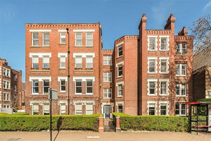3 Bedroom Flat For Sale In Camberwell New Road, Camberwell, SE5