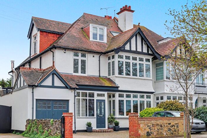 5 Bedroom Semi Detached House For Sale In Tyrone Road, Thorpe Bay, SS1