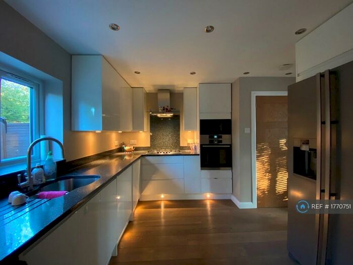 3 Bedroom Semi-Detached House To Rent In Bracken Bank, Ascot, SL5