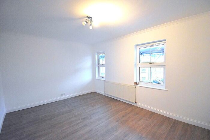 2 Bedroom Flat To Rent In A Cordwallis Road, SL6