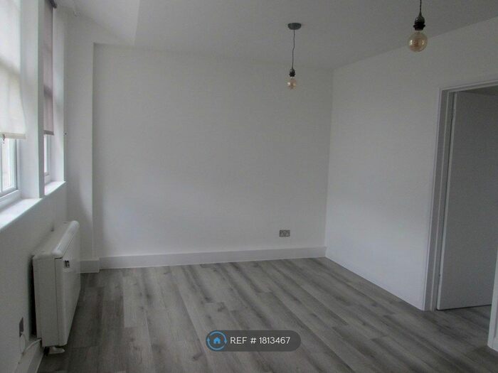 1 Bedroom Flat To Rent In Media House, Chatham, ME4