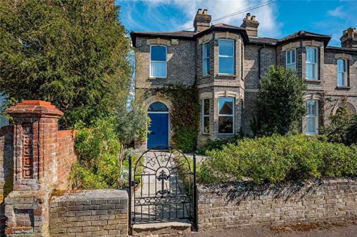 4 Bedroom Semi Detached House For Sale In Manor Road, Salisbury, Wiltshire, SP1