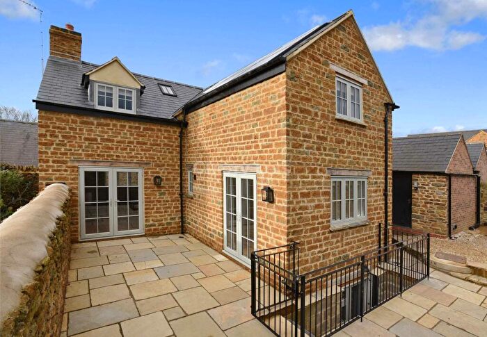 4 Bedroom Detached House To Rent In Tays Gateway, Deddington, OX15