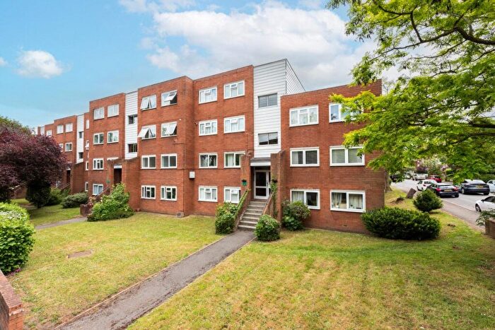 2 Bedroom Apartment For Sale In Woodcote Road, Wallington, SM6
