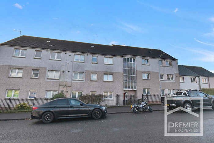3 Bedroom Flat To Rent In Crown Avenue, Clydebank, G81