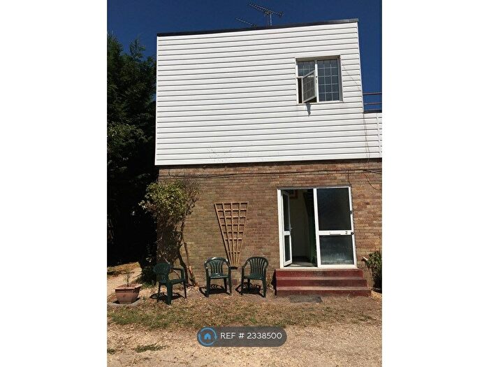 1 Bedroom Flat To Rent In Hayes Close, Chichester, PO18