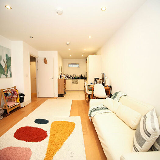 1 Bedroom Apartment To Rent In Water Lane, Kingston Upon Thames, KT1