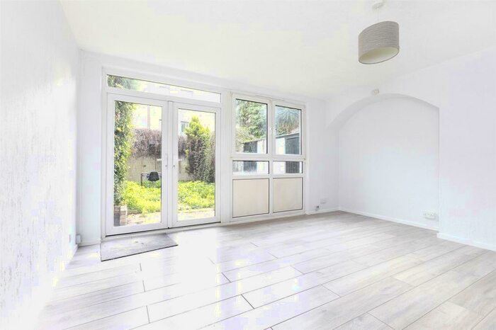 3 Bedroom Maisonette To Rent In Willis Street, London, E14