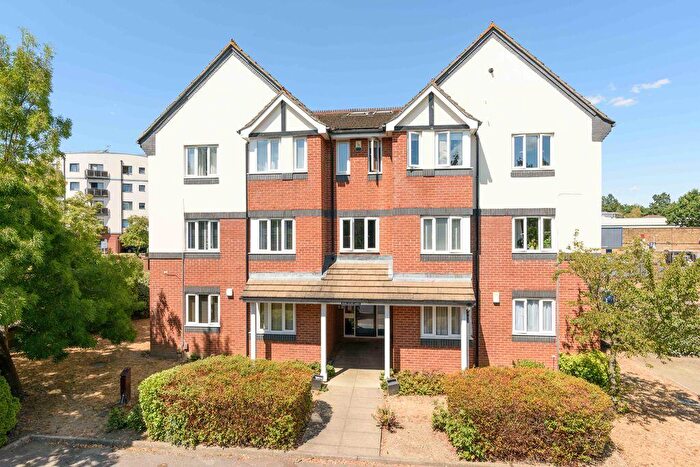 1 Bedroom Flat To Rent In Roydon Court, Hersham, KT12